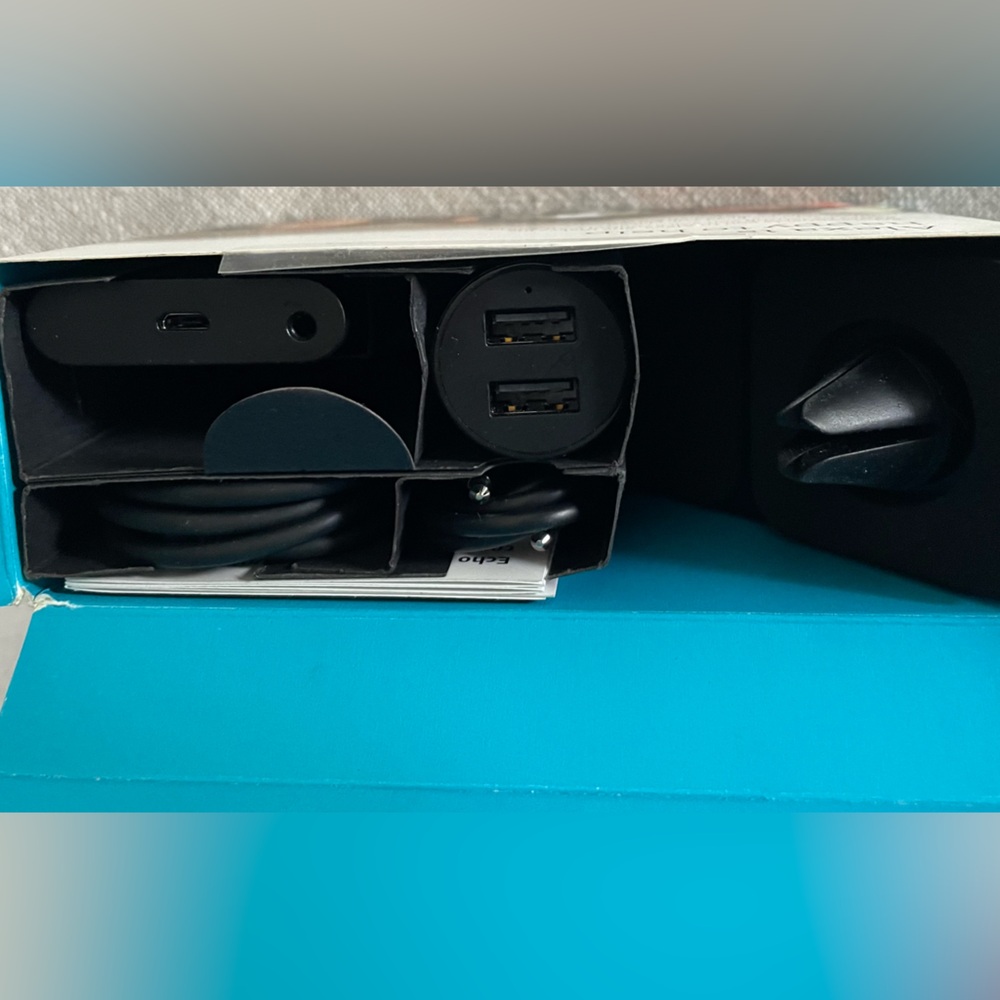 Amazon Echo Auto (first model) - Picture 2 of 3